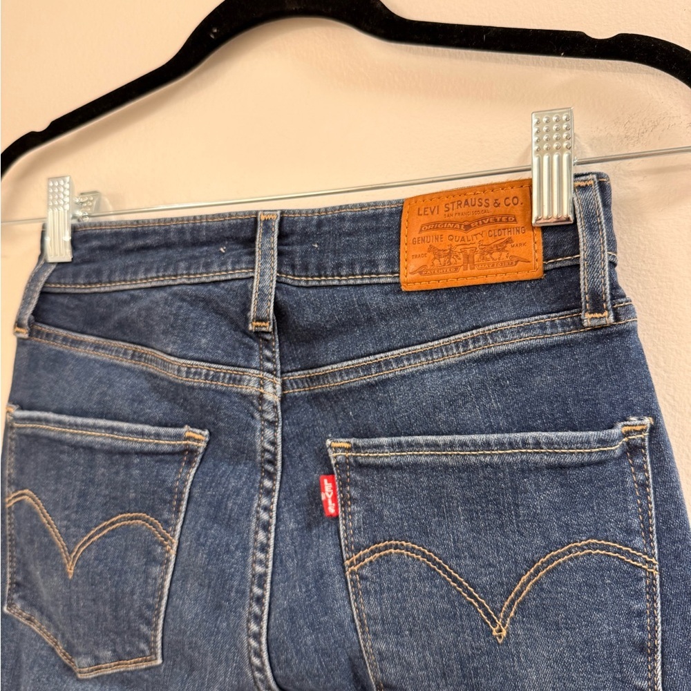 Levi’s High Rise Skinny Jeans - Picture 5 of 9